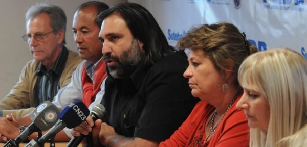 Docentes rechazan proyecto de ley sobre descuentos a estatales