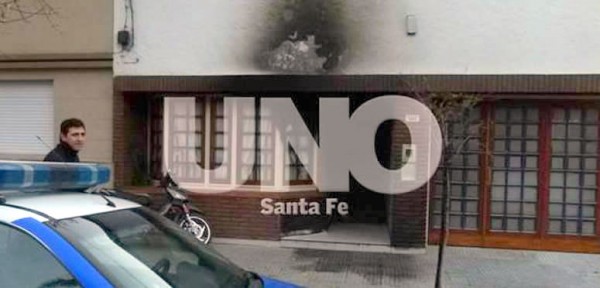 Atacaron con bomba incendiaria una casa familiar en barrio Candioti