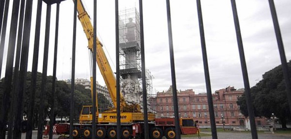 Parrilli salió con los tapones de punta contra Macri por el monumento a Colón