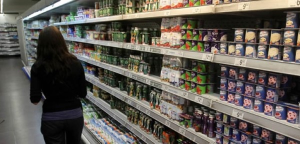 Los precios de alimentos y bebidas subieron 335,2% en cuatro aos