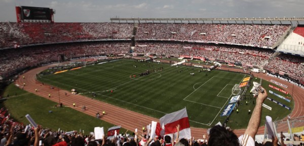La AFA da marcha atrás: ahora, River-Independiente va a las 14