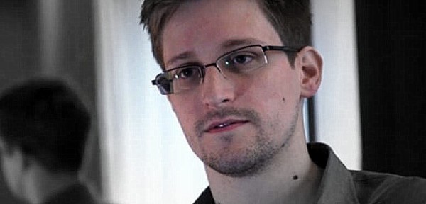 Vladimir Putin le otorg la ciudadana rusa a Edward Snowden, el hombre que filtr secretos de seguridad de EEUU