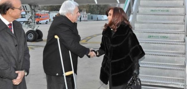 De la Sota recibi� a Cristina en el Aeropuerto, pero no fue al acto