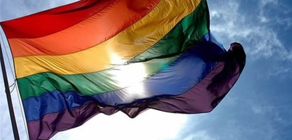 Banderazo en el D�a del Orgullo Gay