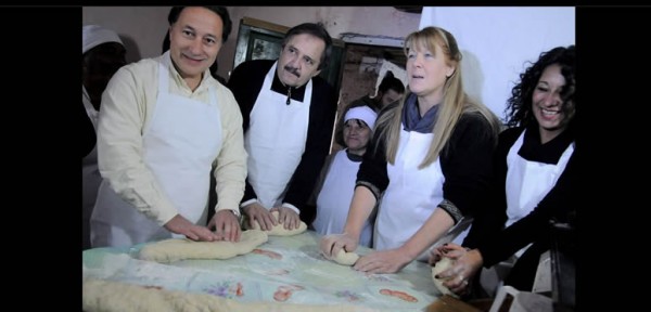 Margarita Stolbizer y Ricardo Alfons�n amasaron en repudio por el precio del pan