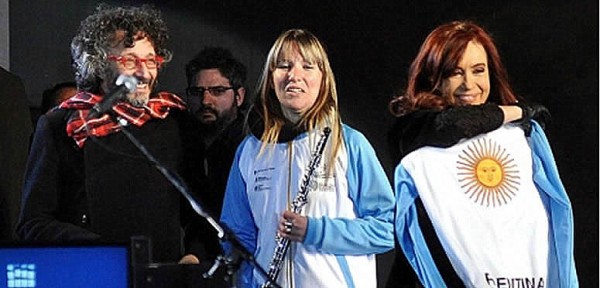Por Twitter, Cristina defendi� los subsidios a artistas