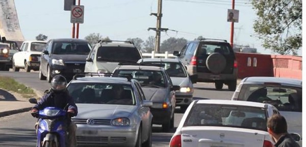 Una beba est� grave tras caer del puente Carretero en un accidente