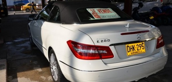 Tras los dichos del Papa, cura vende su auto de lujo