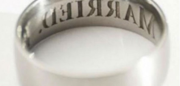 Anillo anti-infidelidades promete ser la pesadilla de algunos hombres y mujeres