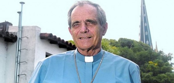 Le robaron a monse�or Casaretto antes de una misa