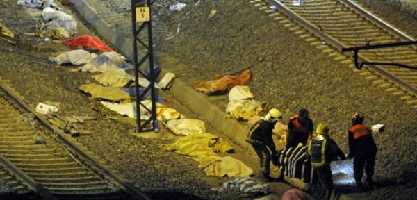 77 muertos y m�s de 140 heridos al descarrilar un tren de pasajeros en Santiago