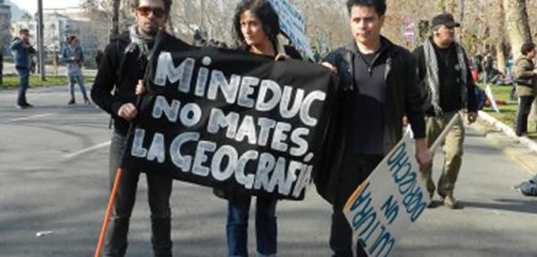 Lanzan campaa para rechazar medida del Mineduc que reduce geografa en colegios