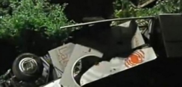 Italia: micro se precipita al vac�o y mueren al menos 30 personas