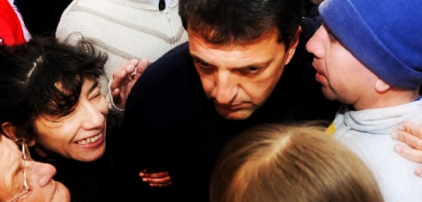 El mal momento de Sergio Massa durante una caminata: gritos, insultos y pi�as