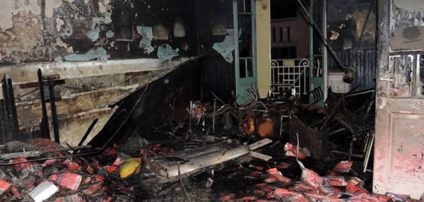 Incendiaron un Comit� radical y para prenderlo fuego usaron las boletas para las PASO