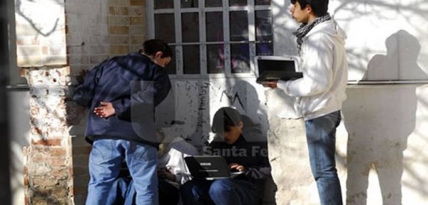 Netbooks del gobierno: en la red ensean a desbloquearlas