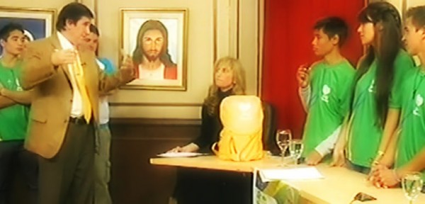 J�venes santafesinos que fueron a ver al Papa Francisco pasaron por Desaf�os Productivos 