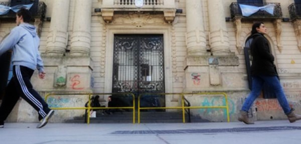 Se reanudaron las clases en las escuelas evacuadas salvo en la Leloir, que lo har el lunes