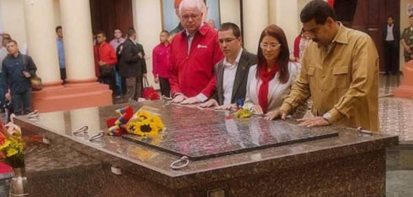 Maduro revela que duerme 'a veces' en el cuartel que alberga el ata�d de Ch�vez