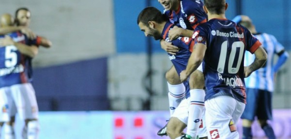 San Lorenzo gole� a Racing en Avellaneda