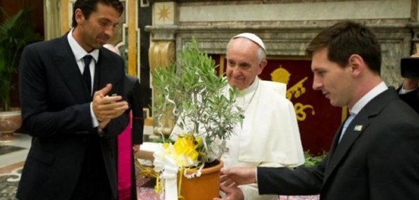 Los dirigentes argentinos, a los empujones por la foto con Francisco