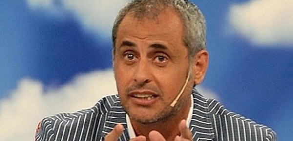 El canal Amrica TV, el conductor Jorge Rial y un productor ejecutivo debern indemnizar a una mujer y su hija por invadir la privacidad de ambas.