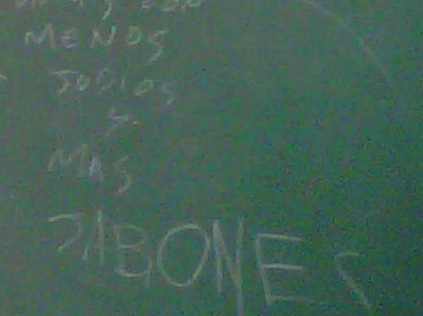Un alumno del Colegio Ingls sancionado por escribir una frase antisemita en el pizarrn