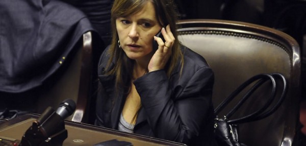 Juliana Di Tullio pidi� la expulsi�n del PJ de Daniel Scioli y dos senadores que acompa�aron la Ley Bases: 