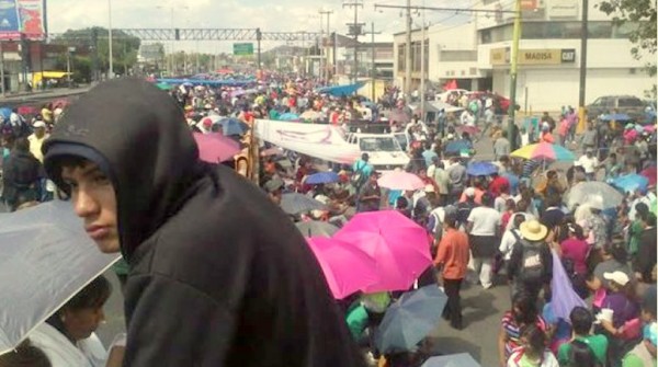 Los maestros claman contra la reforma educativa y bloquean la capital de Mxico