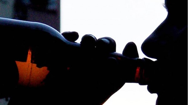 Lleg� borracho, la viol�, golpe� y encerr�