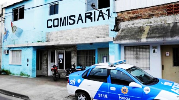Tres hombres armados intentaron copar a los tiros una comisar�a de Rosario