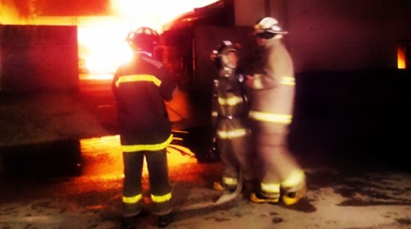 Un incendio destruy� en San Jorge la planta industrial que elabora la marca Paty