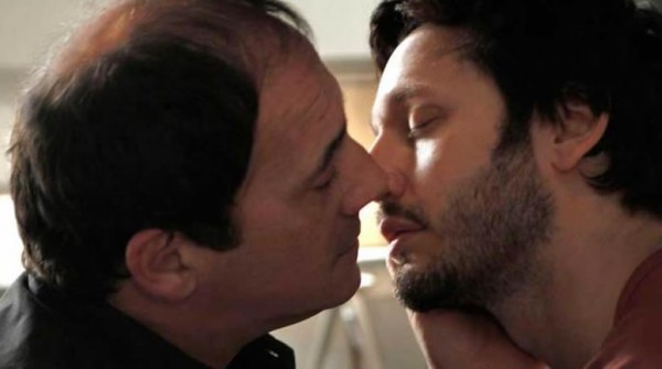 El beso de Pedro y Guillermo: La mirada est puesta en el amor