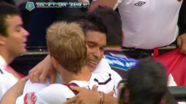 Col�n gan� con un regalito del �rbitro Ceballos