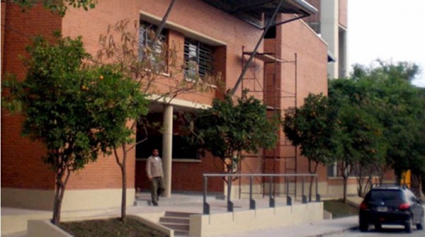 Una vctima de bullying fue al colegio con un revlver