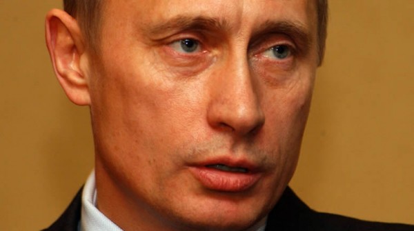 Putin confiesa que el armamento de guerra escasea en Rusia