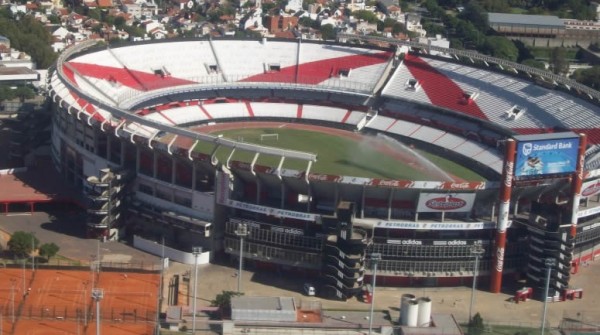 Tensión: River aún no pagó y los empleados siguen de paro
