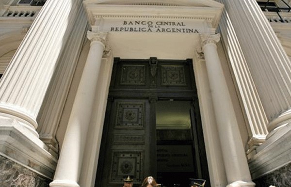 Tras salto de la inflacin, Banco Central sube la tasa de referencia 250 puntos hasta el 47%