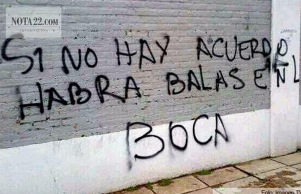Apareció una nueva pintada de la hinchada de Boca pero, esta vez, apuntan a Carlos Stortnelli