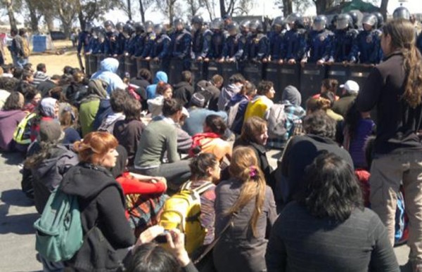 Batalla campal en el predio de Monsanto deja 4 detenidos
