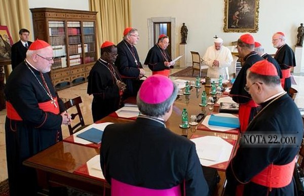 El Papa Francisco promete promete reformar una curia que 