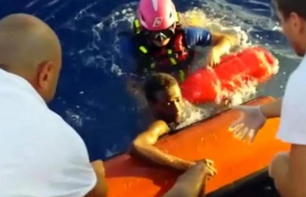 Decenas de cuerpos permanecen atrapados en el casco del barco naufragado en Lampedusa.