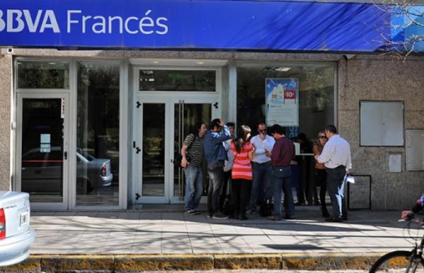 Robaron un mill�n de pesos de una sucursal bancaria del Paseo del Siglo