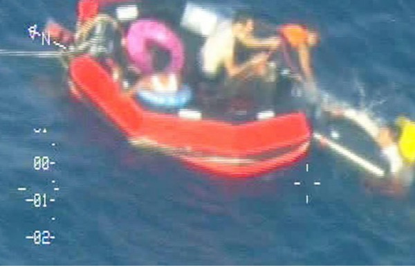 50 muertos, entre ellos 10 ni�os, en el naufragio de una barcaza en Sicilia