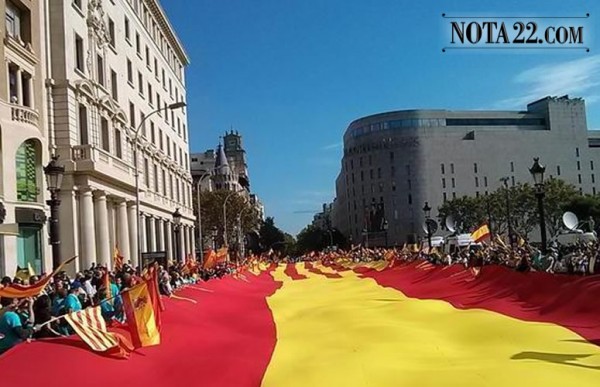 Miles de personas se manifiestan en Barcelona a favor de la unidad de Espa�a