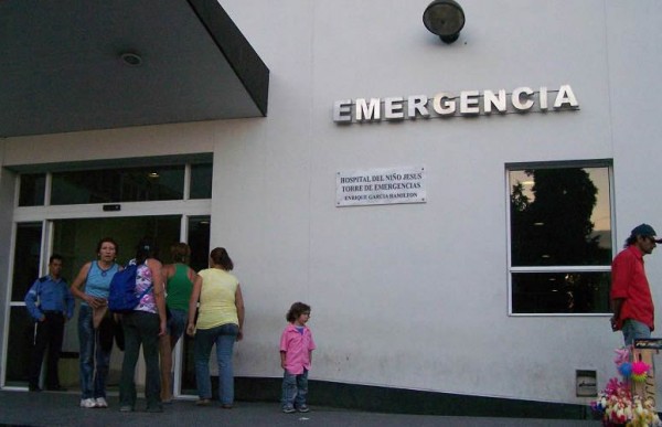 Realizan una in�dita operaci�n de cerebro a un beb� con epilepsia