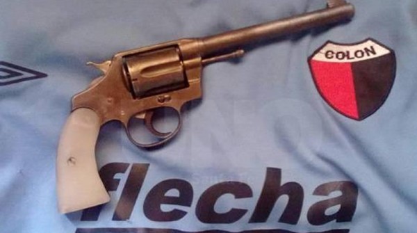 Tendencia en Facebook: menores santafesinos se sacan fotos armados