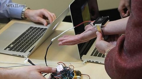 Inventan una pulsera termoeléctrica con la que no se pasa frío ni calor