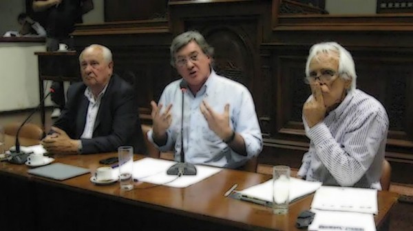 Debate con ausencias.
