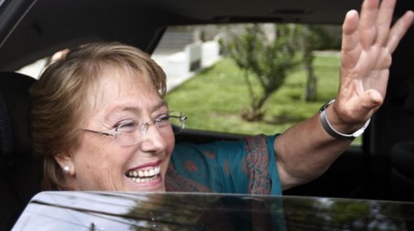 Subi� la imagen de Bachelet pero sigue debajo del 30 por ciento